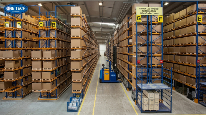 Hệ thống Kệ Narrow Aisle Nghệ An hoàn thiện trong kho hàng