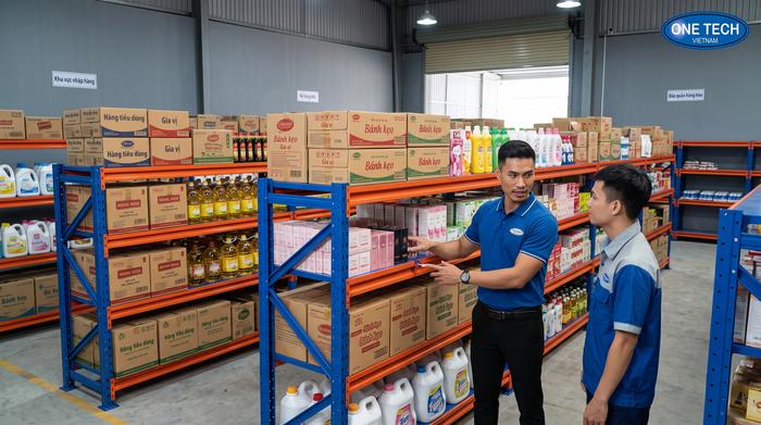 Kệ V cài lưu trữ hàng tiêu dùng đóng thùng Kệ V cài trong kho hàng siêu thị tại Vinh Nghệ An